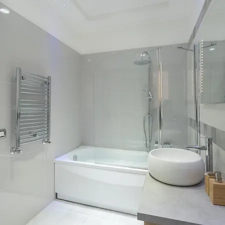 Pangea Luxury Oplonti Πανσιόν *
